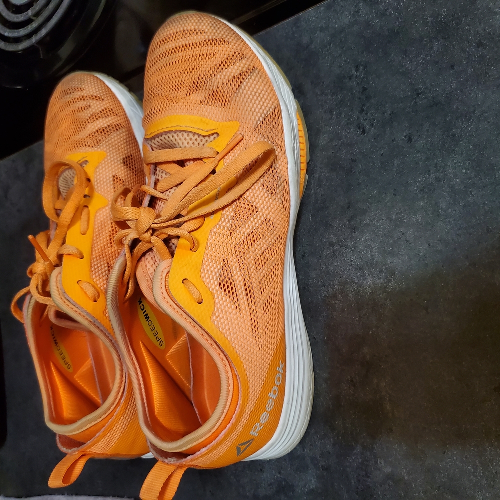 Women's Reebok Les Mills Athletic Shoes. Size 8.5
